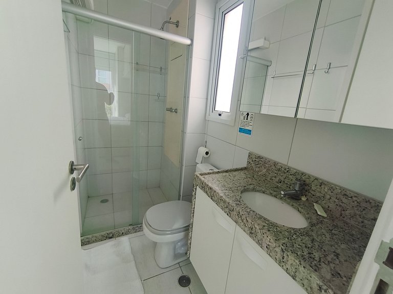 Apartamento moderno e confortável próximo à praia