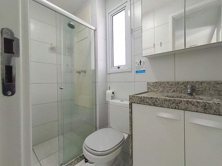 Apartamento moderno e confortável próximo à praia